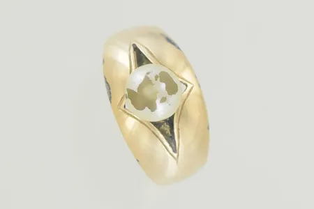 Ring med pärla stl 16mm defekt/lödd 18K Vikt: 3,7 g