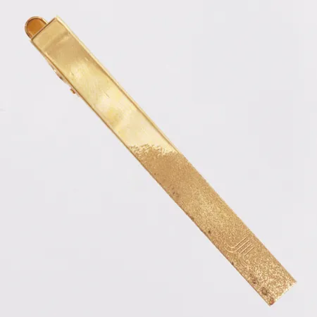 Slipsklämma delvis borstat mönster NSE längd 60mm, gravyr, 18K Vikt: 6,1 g
