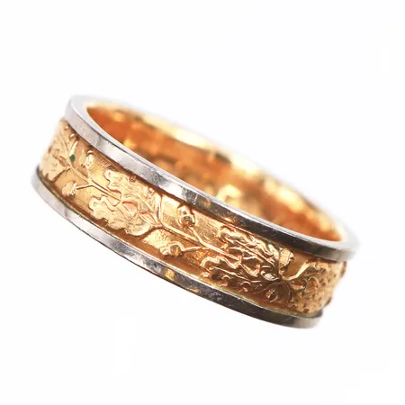 Ring mönstrad, stl:18, bredd, 6,2mm, gravyr, vitguld och rödguld, 18K. Vikt: 8 g