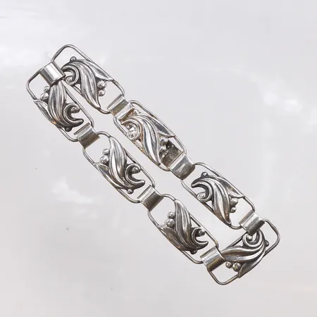 Armband, längd 19,5cm, bredd 10,3mm, 830/1000 silver. Vikt: 11,5 g