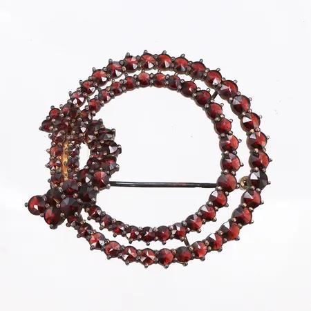 Brosch med granater, Ø41mm, 830/1000 silver. Vikt: 11,2 g