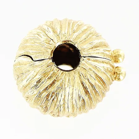 Lås till collier Ole Lynggaard, Ø8mm stämplad Ole L 750 18K. Vikt: 1,9 g