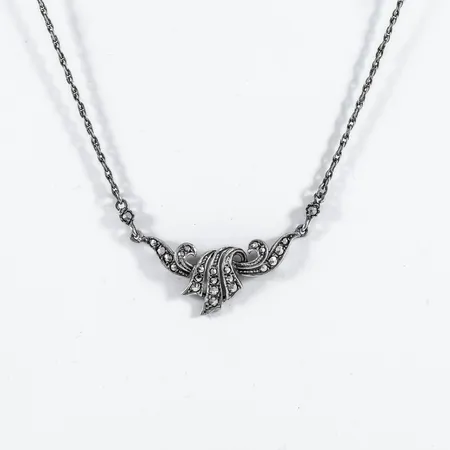 Collier cordel integrerat hänge med markasiter längd kedja 41-46cm bredd 1,5mm, hängets bredd 36,5mm längd 17,5mm, silver 925/1000 6,8g.