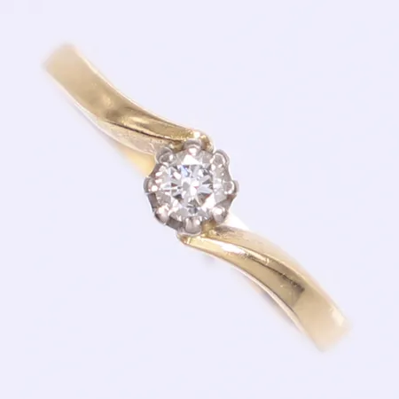 Ring med diamant 1 x 0,16ct enligt gravyr stl 18 bredd 1-4mm svenska stämplar 18K Vikt: 2,8 g