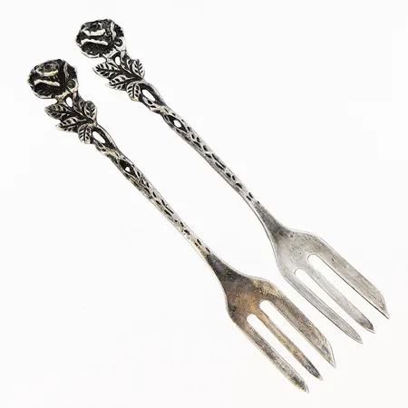 2 tårtgafflar Rosen längd 13cm, Gewe, silver 830/1000 Vikt: 31,8 g