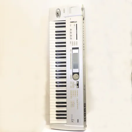 Synth Korg Triton Music Workstation, Le61, serienummer: 022569, med kabel, funktionstestad Skickas med postpaket.