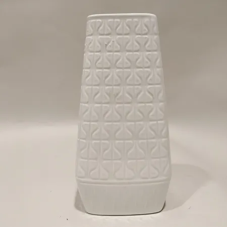 Vas Domino Gunnar Nylund för Rörstrand höjd 20cm bredd 10cm flintgods Skickas med paket.