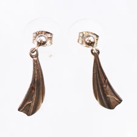 Örhängen, längd 21mm, bredd 2,5-6,7mm, 925/1000 silver. Vikt: 1,8 g