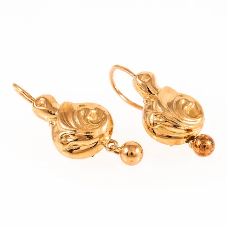 Antika örhängen i 18K guld. Stämplade FGH (Frans Gustaf Häggblom från Skellefteå / Grundsunda) I6 (1887). Längd totalt 32,8 mm. Bredd nertill 12 mm. Vikt 2,8g.