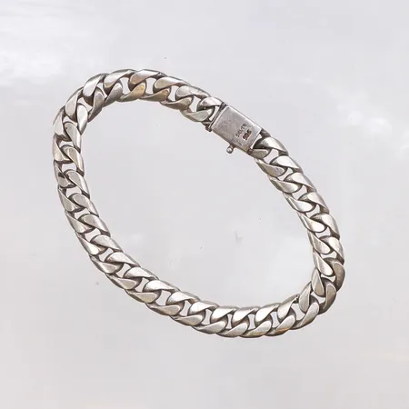Armband, längd 20cm, bredd 7,7mm, saknar hasp vid lås, 925/100 silver. Vikt: 28,3 g