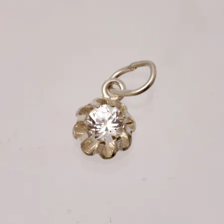 Hänge i silver med en vit sten, 835/1000, ca 12mm, bredd 6mm, 0,44g. 