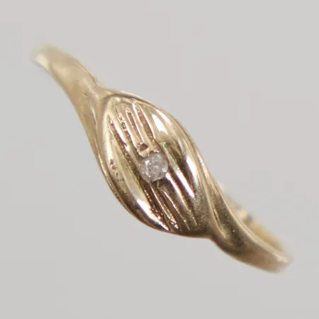 Ring med vit sten stl:17½, bredd 5,4-1,6mm, 14K Vikt: 1,4 g