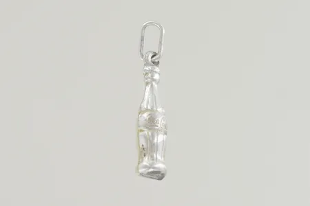 Hänge Coca Cola längd 3 cm, silver 925/1000 Vikt: 1,3 g
