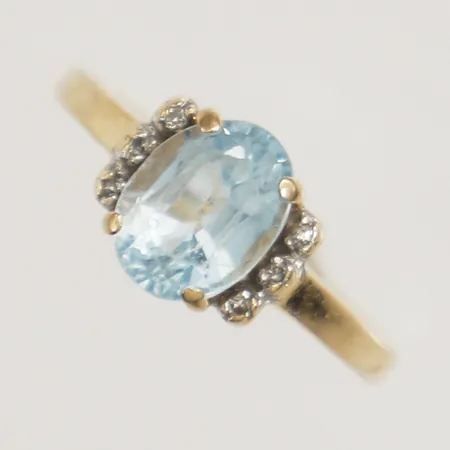 Ring med diamanter 6x0,005ct samt topas stl:17¼ bredd 1,7mm 18K Vikt: 2,8 g
