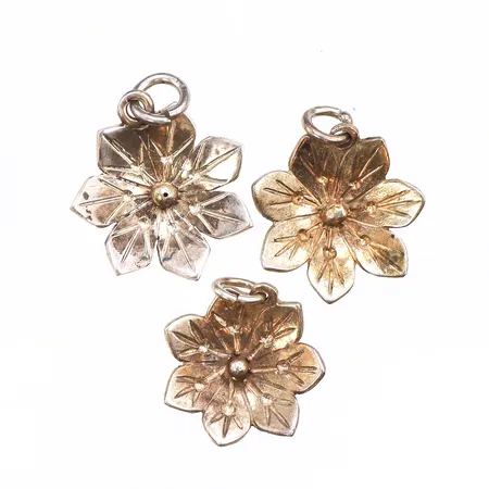 Hängen, 3 blommor, Ø17,6mm, 830/1000 silver.  Vikt: 4,5 g