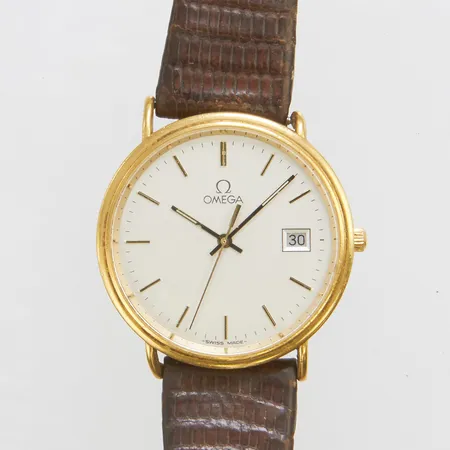 Herrur Omega 18K, Ø32,5mm, serienummer 56459967, gravyr, går ej, defekt horn, läderband, inga tillbehör Vikt: 0 g