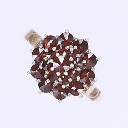 Ring med röda stenar stl 16¼ bredd 2-13mm silver 830/1000 Vikt: 2,7 g