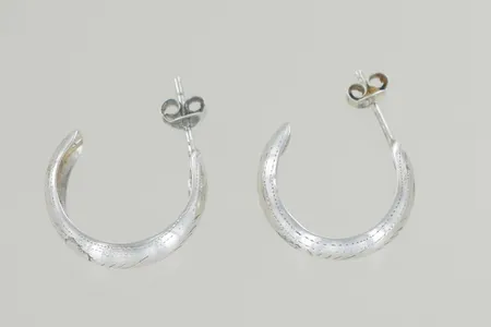 Ett par örhängen bredd 7 mm, silver Vikt: 2,2 g
