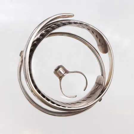 Diverse silver, defekter, ojämnheter, sten, 830-925/1000 silver. Vikt: 85,1 g