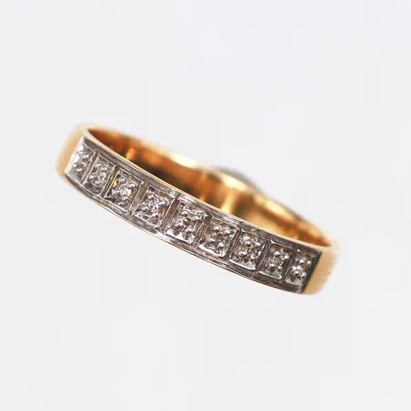 Alliansring med diamanter, bredd 3.3mm, 18K. Vikt: 2,5 g