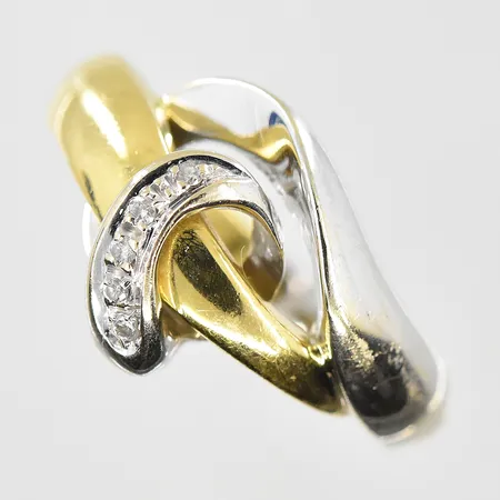 Ring med diamanter 5x0,01ct stl:17½, bredd 2-12mm, gulguld/vitguld, 18K. Vikt: 6,3 g