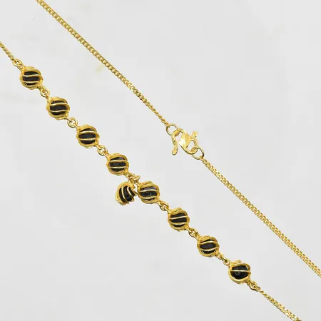 Collier med integrerade kulor, längd 43cm, länkens bredd 2mm, S-lås, 22K. Vikt: 12,2 g