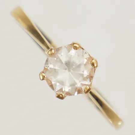 Ring med vit sten stl: 19 bredd: ca 2mm SGP, 18K Vikt: 1,7 g