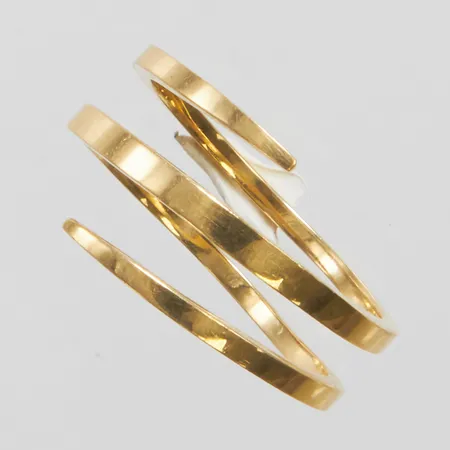 Ring stl:18 bredd 5-10mm, GHA, 18K Vikt: 3,2 g