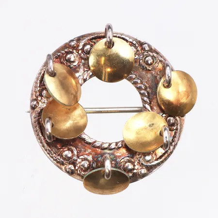 Brosch, förgyllt silver, Ø23,7mm, 830/1000 silver. Vikt: 3,7 g