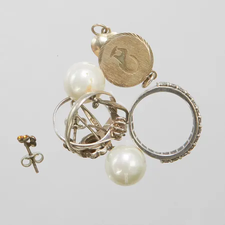 Diverse silver, imitationspärlor, stenar, skeva, defekta, 925/1000 silver Brv: 17,1g 