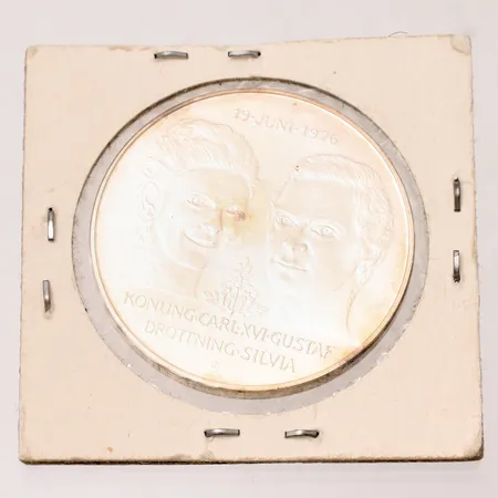 Jubileumsmynt 50kr, Ø36mm, Kungabröllopet 19 juni 1976 Konung Carl XVI Gustav och Drottning Silvia, silver 925/1000 27g Vikt: 27g.
