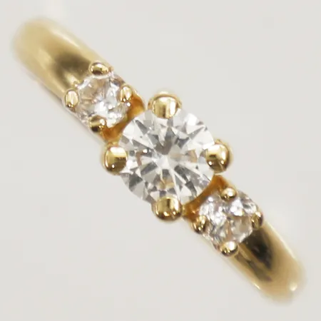 Ring med vita stenar stl:17, bredd 2,9-5mm GHA 18K  Vikt: 1,2 g