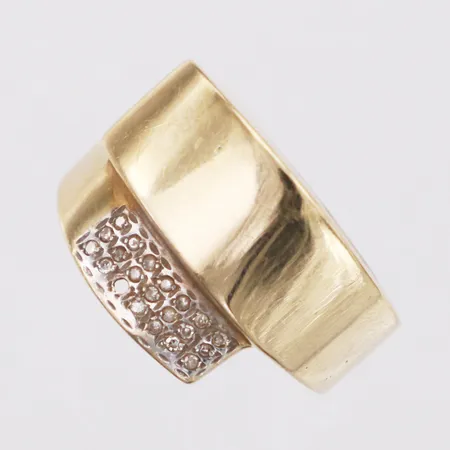 Ring diamanter 20 x ca0,005ct, stl:17½, bredd 3,6-14,3mm, en diamant saknas, 14K Vikt: 3,8 g