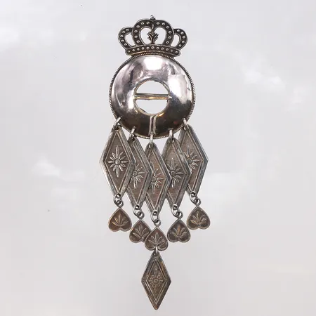 Brosch, Ø26,3mm, längd ca 92,8mm, 830/1000 silver. Vikt: 14,2 g