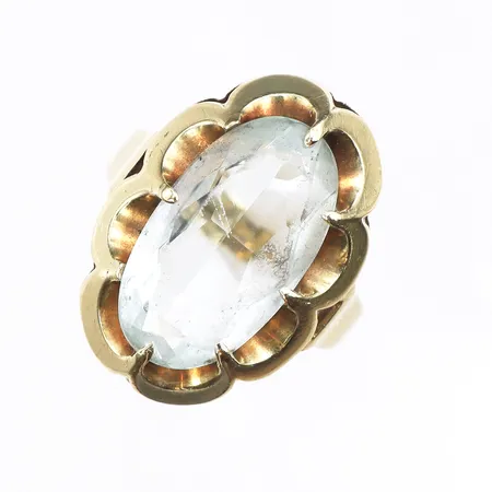 Ring med vit sten, bredd 2,1-23mm, lös sten i fattningen, 14K. Vikt: 6,4 g