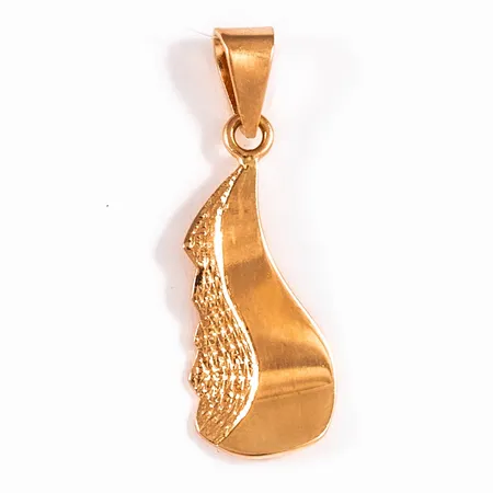 Hänge i 18K guld. Längd 26,6 mm inkl. ögla. Bredd 9,3 mm. Stämplat KWÅ (Ågervalls, Strömsund). Vikt 1,3g Vikt: 1,1 g
