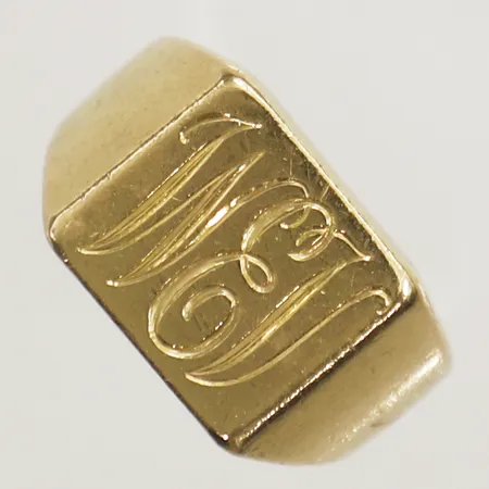 Klackring med monogramgravyr stl:17¾ bredd 5mm 18K Vikt: 18,6 g