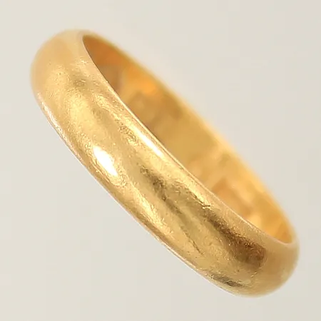 Ring slät stl:18 bredd 4,4mm gravyr 23K Vikt: 6,3 g