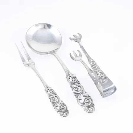 Tre servringsbestick av modellen Telemark, sked 162mm, sillgaffel 135mm, sockertång 90mm, silver 830/1000 61,3g. 