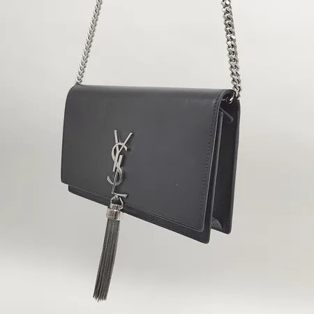 Väska Saint Laurent Kate Small Tassel, mått ca 19x12x3cm, läder, silverfärgade beslag, bruksslitage, mindre fläckar samt repor, dustbag, box, inga övriga tillbehör