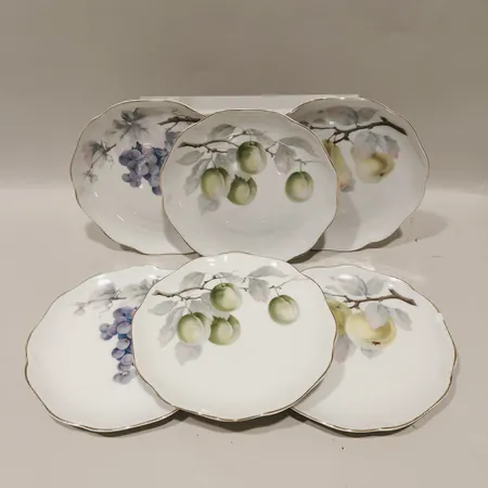 Assietter med fruktmotiv samt guldkant Ø18cm, en med nagg, Rosenthal Kronach Skickas med paket.