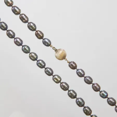 Collier odlade färgbehandlade sötvattenpärlor, längd 48cm, semibarocka, ytdefekter, lås i 925/1000 silver Brv: 43,1g Vikt: 0 g