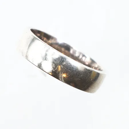 Ring slät, stl:20, bredd 6mm, 925/1000 silver. Vikt: 7 g