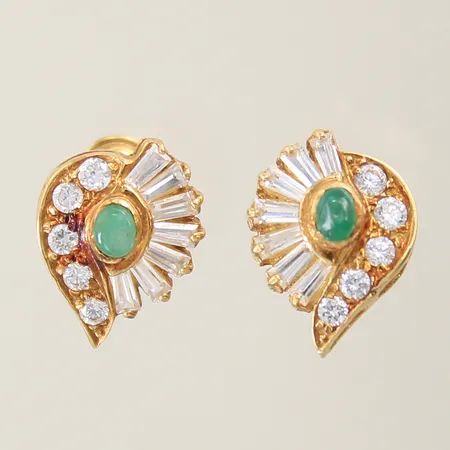 Ett par örhängen med vita samt gröna stenar 17x13mm 18K Vikt: 5,9 g
