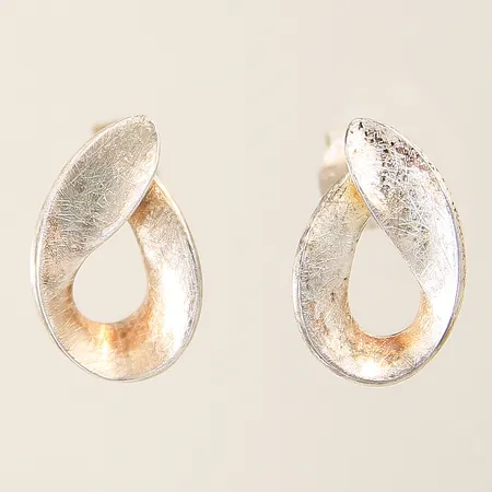 Ett par örhängen med dekor 18x11mm silver 925/1000 Vikt: 3,9 g