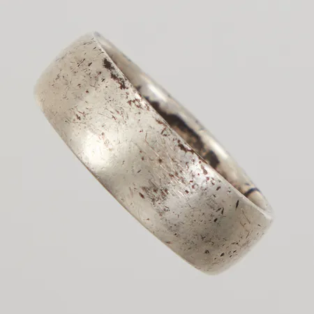 Ring slät stl:24, bredd 8,2mm, missfärgningar, bruksskick, Silver 925/1000 Vikt: 10,8 g