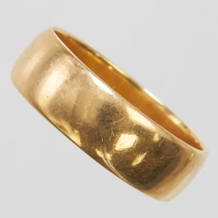 Ring stl:19¾, bredd 7mm, gravyr, 18K Vikt: 6,8 g