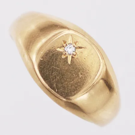 Klackring diamant 0,02ctv enligt gravyr Alton stl:20 bredd 11,1mm, 18K Vikt: 8,6 g
