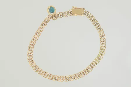 Armband med berlock längd 18 cm bredd 5 mm, 18K  Vikt: 6,4 g