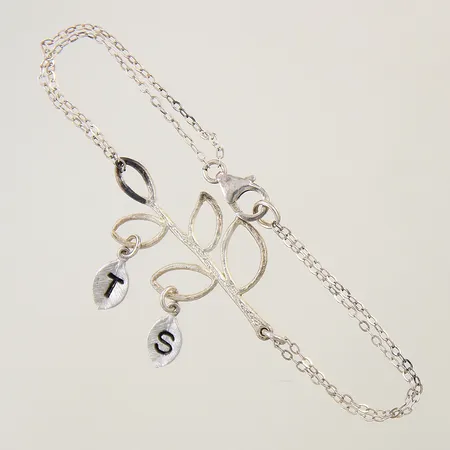 Armband dubbelradig Ankar samt en integrerad berlock längd 18cm bredd 3-19mm silver 925/1000 Vikt: 2,7 g